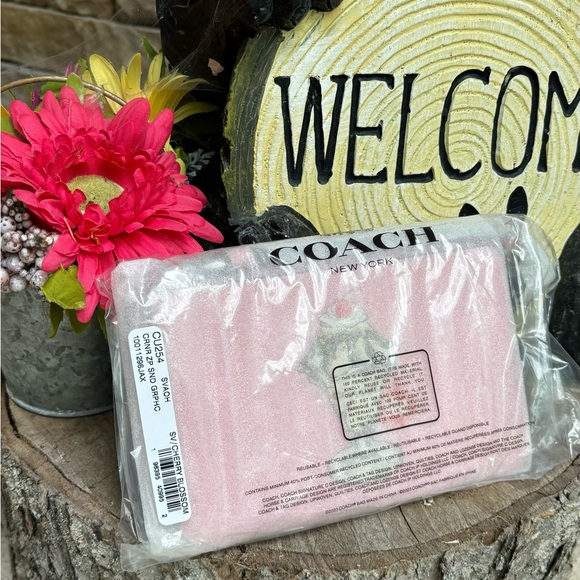 Authentic COACH pebbled leather"ICECREAM" zip top wristlet - Picture 12 of 12